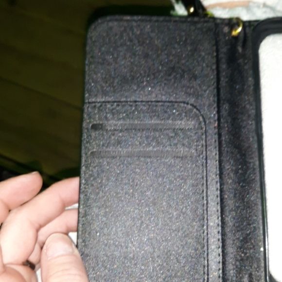 Leather cellphone wristlet - Picture 2 of 6